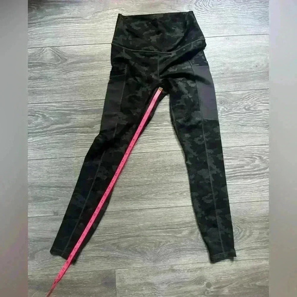 Fabletics PowerHold Camouflage Black Leggings Side Pockets Size XS - Picture 5 of 5